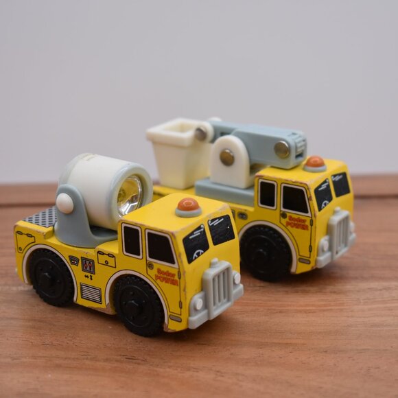 Spotlight Lorry and Cherry Picker Thomas and Friends Wooden Railway Engine Train - Picture 5 of 9